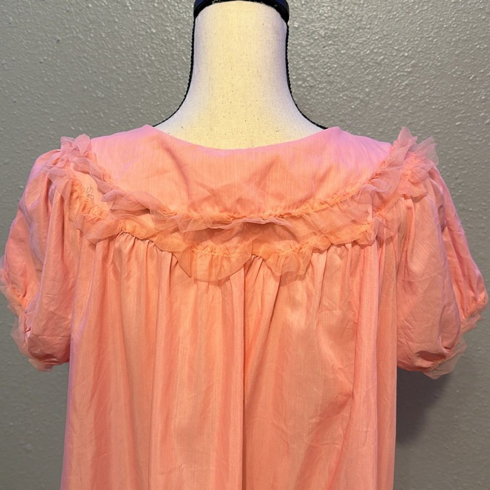 Vintage charmode women’s peach nightgown size 36 M - Picture 6 of 8